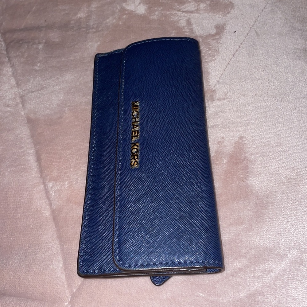 Kors Wallet - Picture 2 of 5
